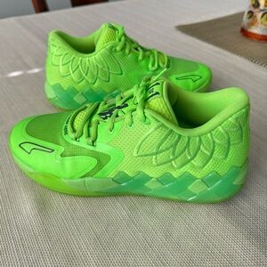 PUMA MENS X LAMELO BALL MB BASKETBALL SNEAKERS